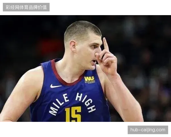 戈贝尔在与约基奇的对位中完全落入下风，其传统护筐型防守策略受到严峻考验
